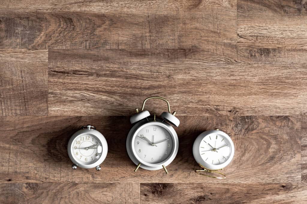 7 Simple Steps for a Successful Goal Setting Process. 3 Clocks.